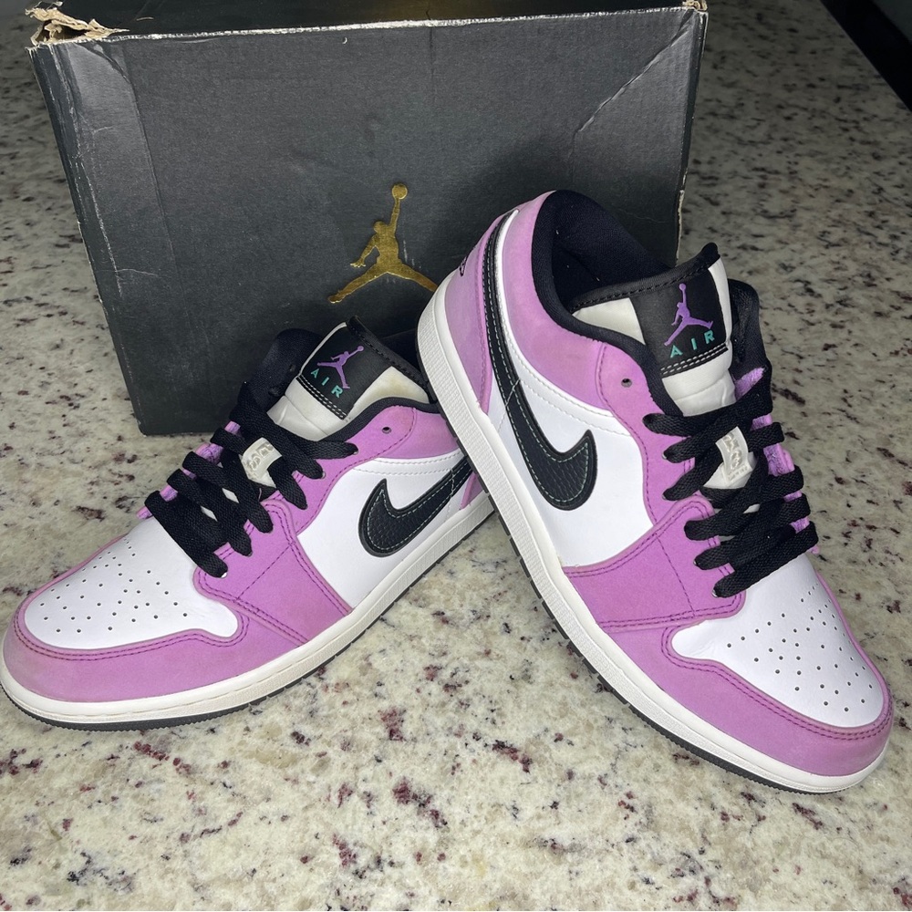 Nike Air Jordan 1 Low MEN’s Purple Violet Shock Size 7.5 CK3022-503 with box